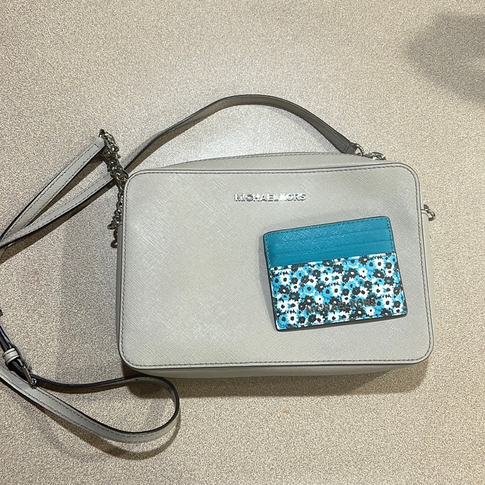 🔥100% AUTHENTIC MICHAEL KORS CROSSBODY!!!🔥